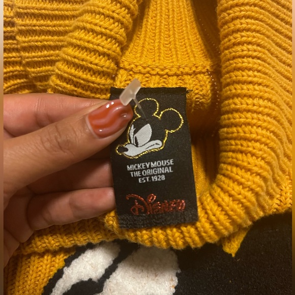 Vintage Mickey crop top sweater. - Picture 4 of 4